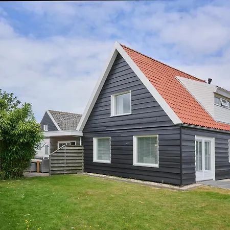 Strandvilla Roots *